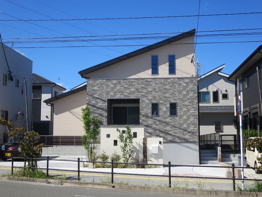 平屋のような2階建ての家