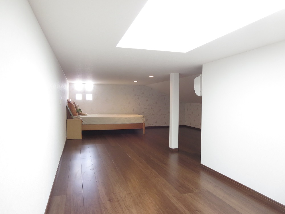 ロフトのある2階建ての家